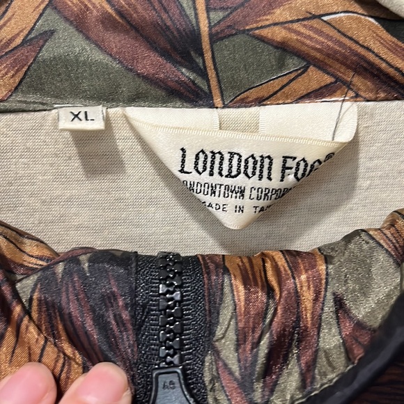 London Fog vintage windbreaker with tiger - Picture 2 of 4
